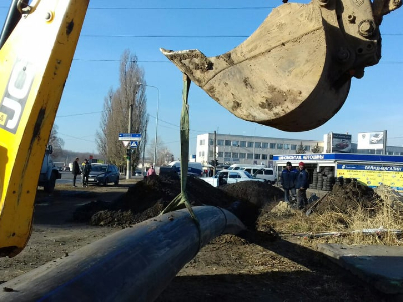 У Новобаварському районі перекладають мережі водопостачання