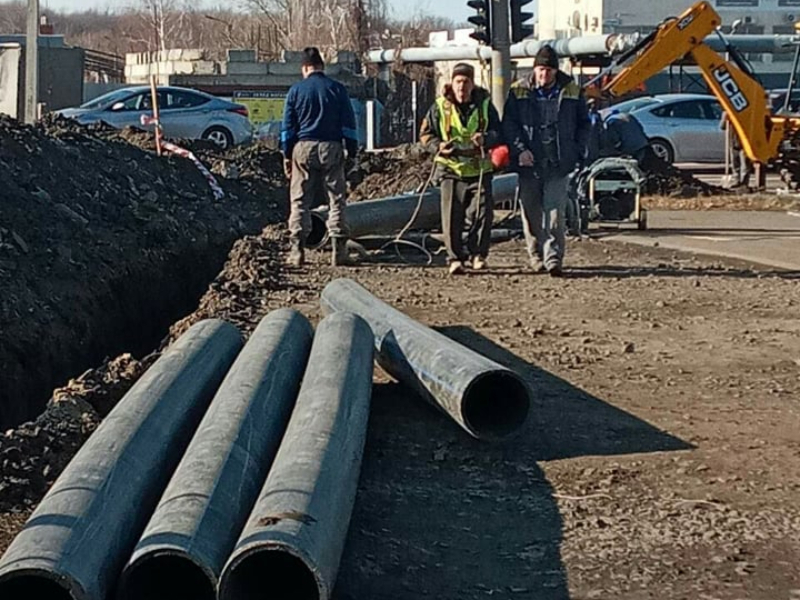 У Новобаварському районі перекладають мережі водопостачання
