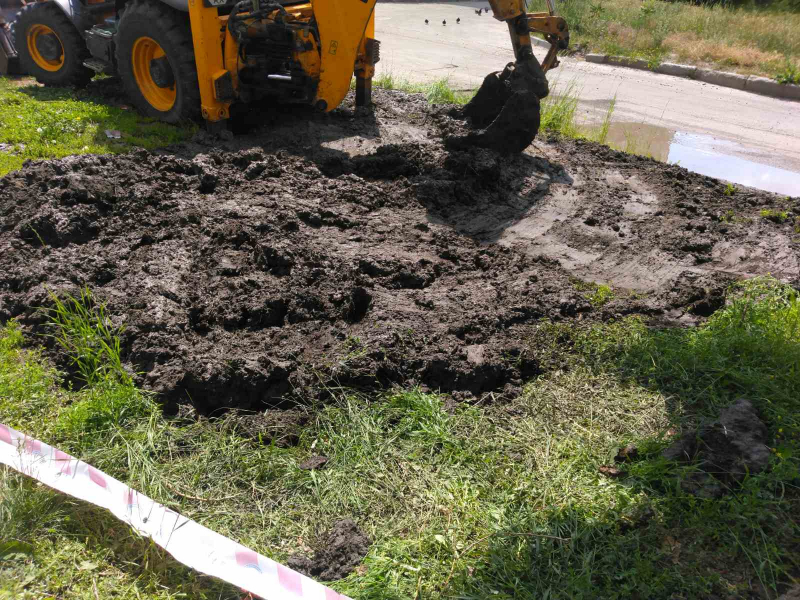 В Індустріальному районі оперативно усувають пошкодження на водоводах