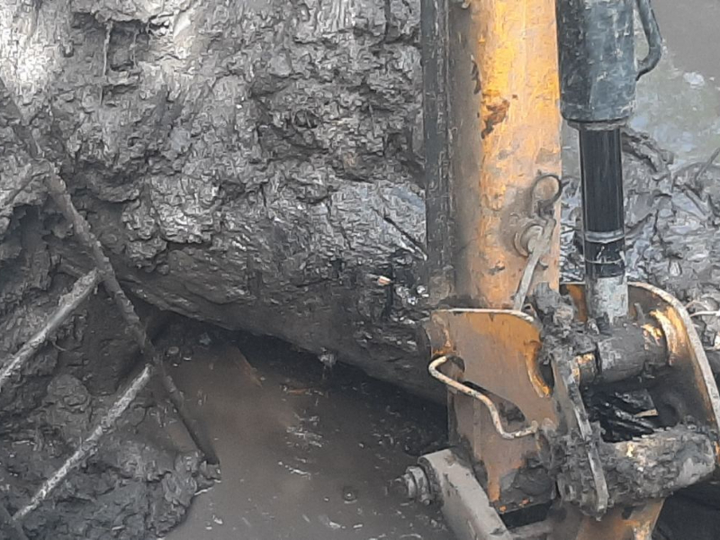 В Індустріальному районі оперативно усувають пошкодження на водоводах