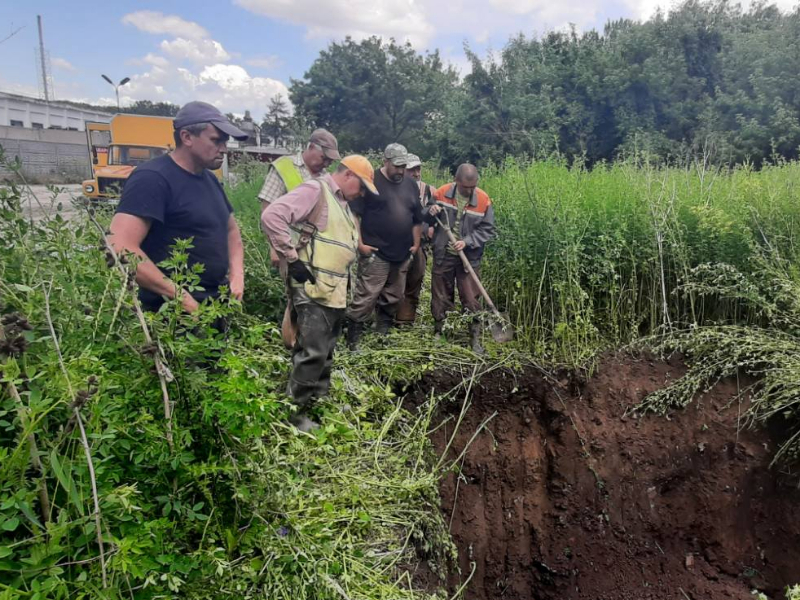 В Індустріальному районі оперативно усувають пошкодження на водоводах