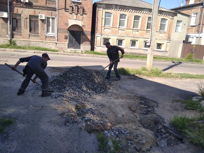 На Салтівському житловому масиві комплексно відновлюють зовнішні трубопроводи