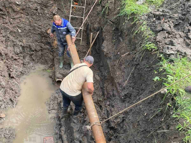 На Салтівському житловому масиві комплексно відновлюють зовнішні трубопроводи
