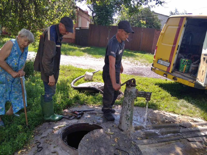 На Салтівському житловому масиві комплексно відновлюють зовнішні трубопроводи