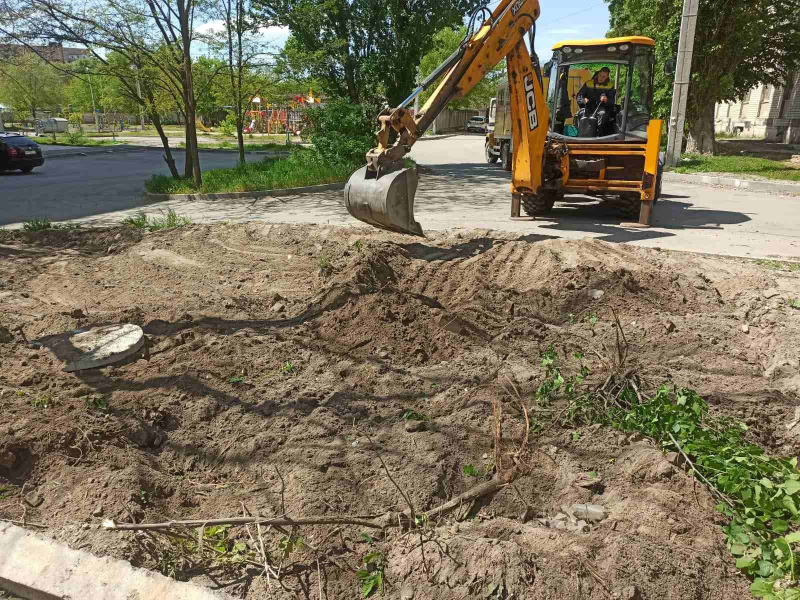 У Новобаварському районі оперативно відновлюють подачу води