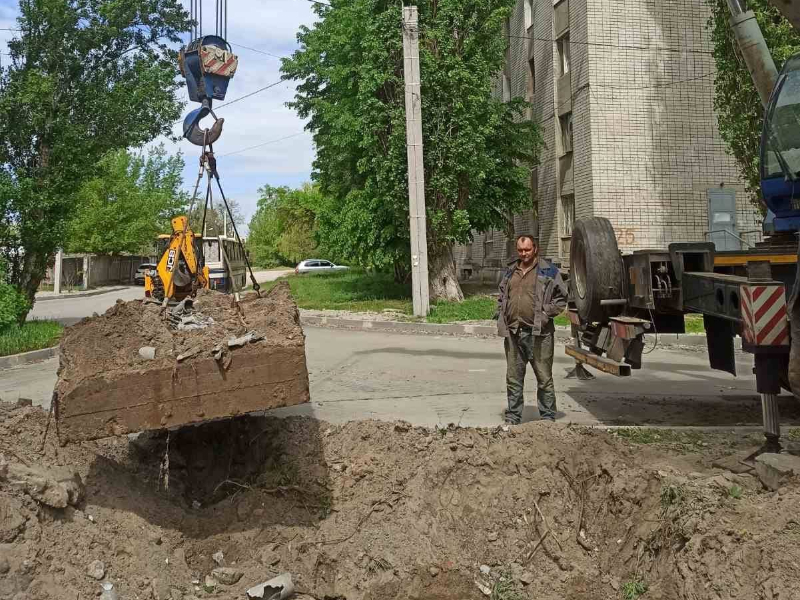 У Новобаварському районі оперативно відновлюють подачу води