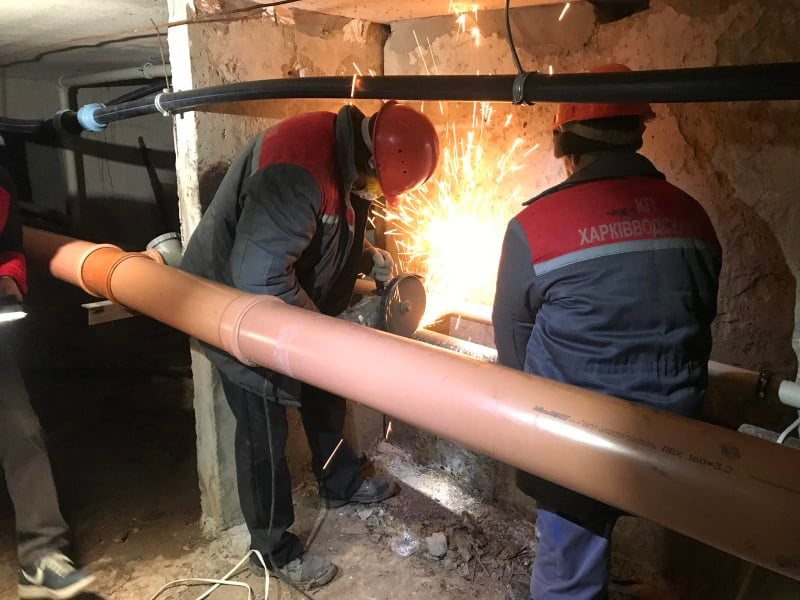 У Харкові продовжують капітально відновлювати внутрішньобудинкові комунікації