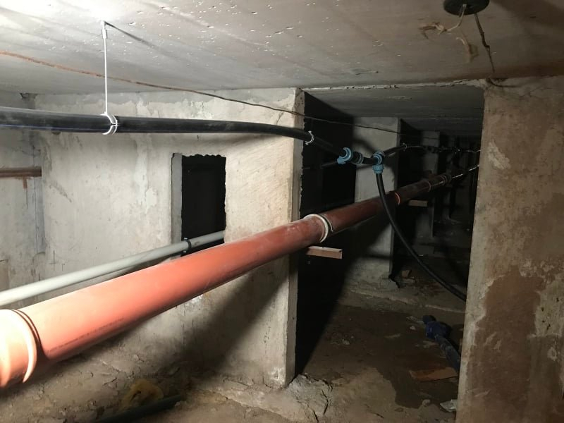 У Харкові продовжують капітально відновлювати внутрішньобудинкові комунікації