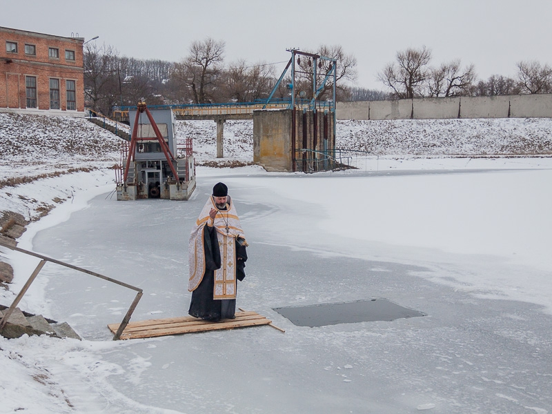 На комплексах водопідготовки «Донець» і «Дніпро» освятили воду, яка надходить в будинки харків'ян
