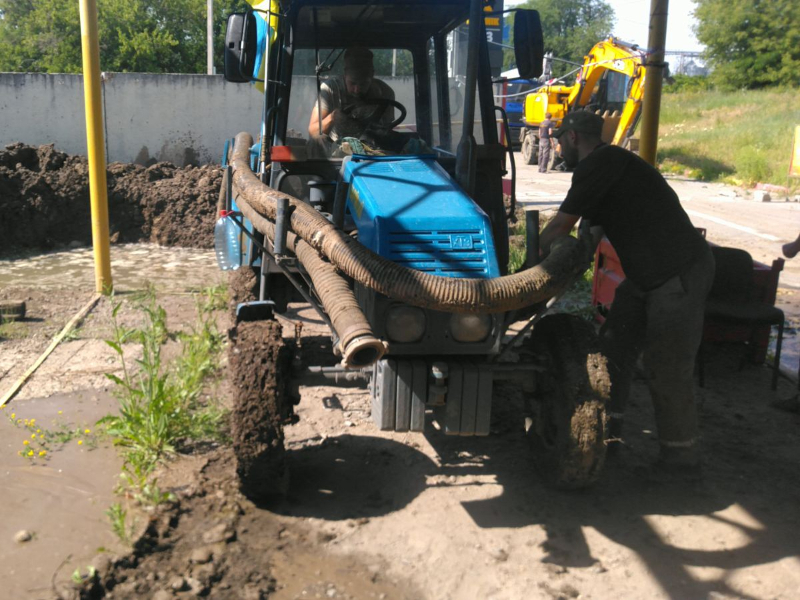 У Харкові оперативно ліквідують пошкодження на трубопроводах