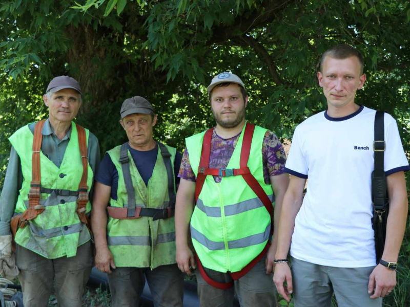 В Індустріальному районі перекладають водовід після обстрілу