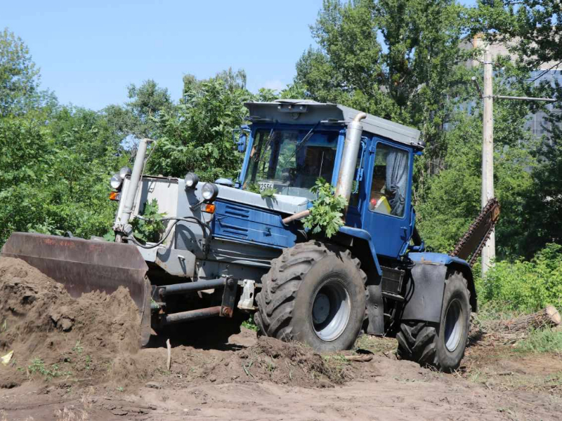 В Індустріальному районі перекладають водовід після обстрілу