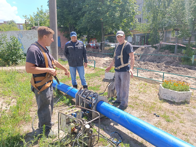У Новобаварському районі перекладають мережі холодного водопостачання
