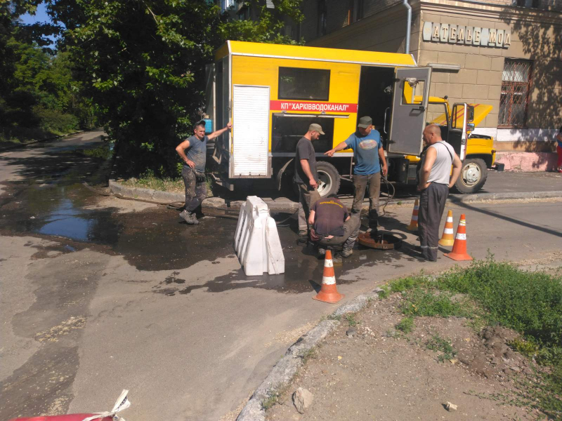 В Основ'янському районі відновлюють трубопроводи у приватному секторі