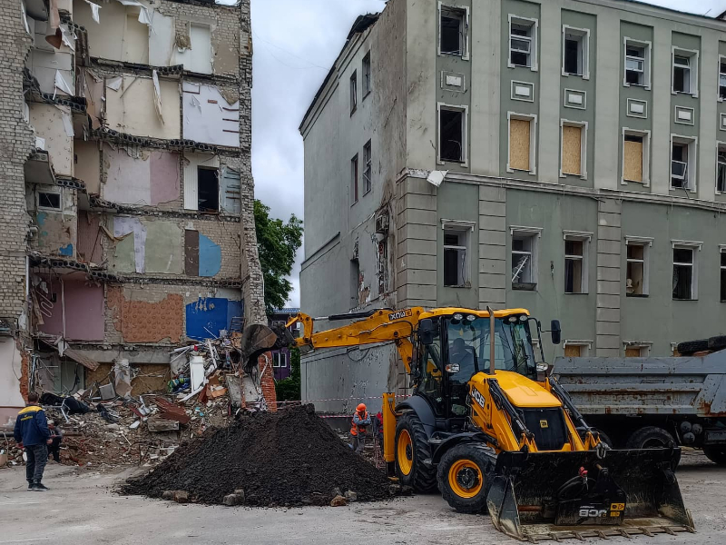 У Основ'янському районі відновлюють пошкоджені вибухом мережі водовідведення