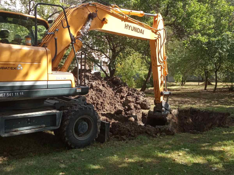 У Новобаварському районі активними темпами відновлюють водопостачання