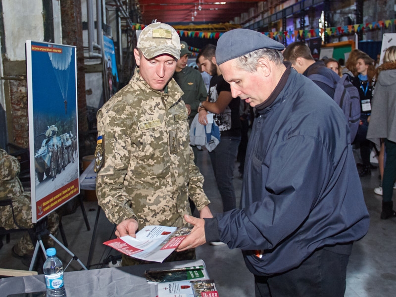 На ярмарку працевлаштування фахівці КП «Харківводоканал» розповіли про існуючі вакансії 
