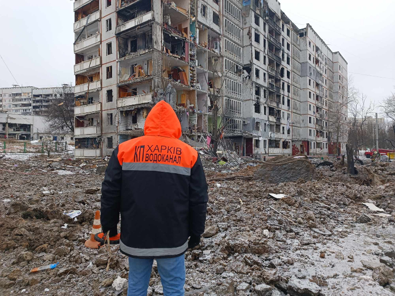 У Київському районі відновлюють пошкоджені ракетною атакою мережі