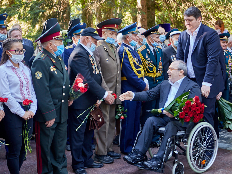 На честь Дня визволення Харкова на Меморіалі Слави поклали квіти