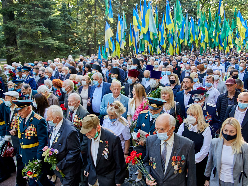 На честь Дня визволення Харкова на Меморіалі Слави поклали квіти