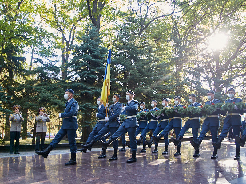 На честь Дня визволення Харкова на Меморіалі Слави поклали квіти