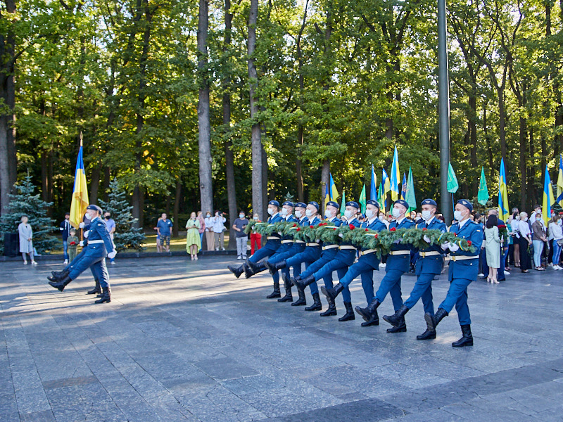 На честь Дня визволення Харкова на Меморіалі Слави поклали квіти