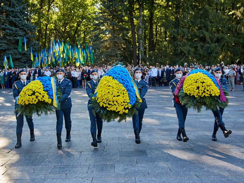 На честь Дня визволення Харкова на Меморіалі Слави поклали квіти