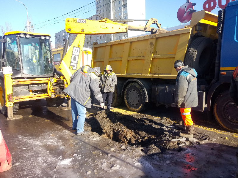 У Шевченківському районі ліквідують складну аварію