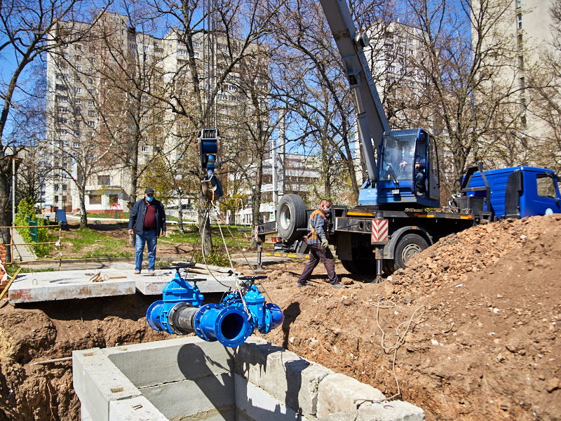 КП «Харківводоканал» встановлює регулятори тиску води 