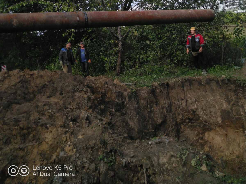 Ремонтники КП «Харківводоканал» відновили водопостачання мешканцям селища П'ятихатки після вибуху на трубопроводі