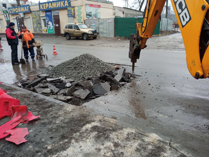 По вулиці Миру відновили дорожнє покриття