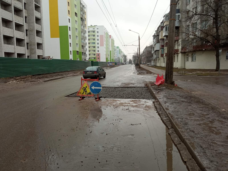 По вулиці Миру відновили дорожнє покриття