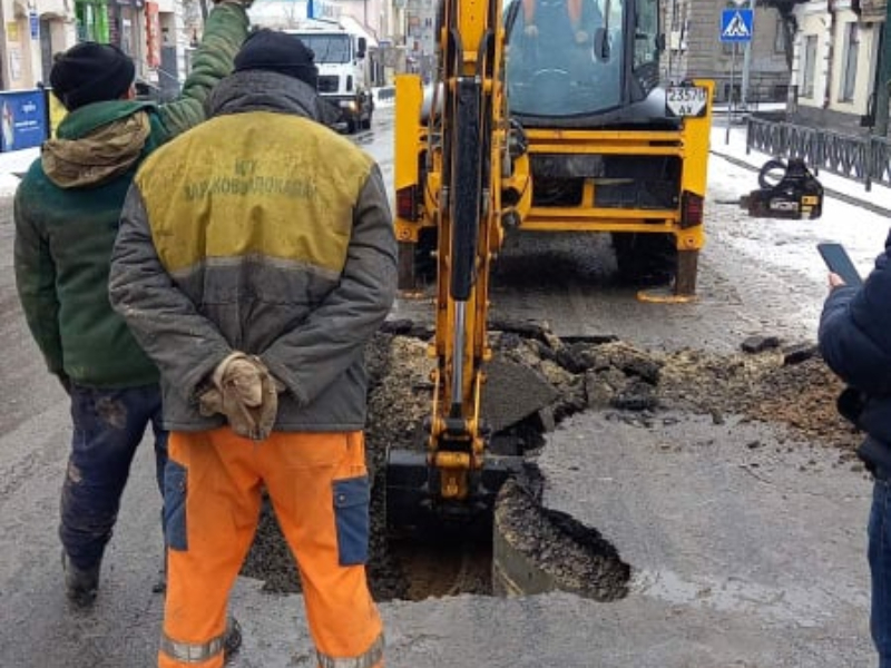На вулиці Пушкінській ведуться ремонтні роботи на водоводі