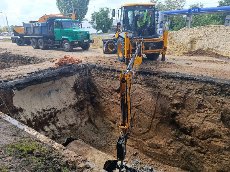 На проспекті Гагаріна переклали 90 метрів колектора