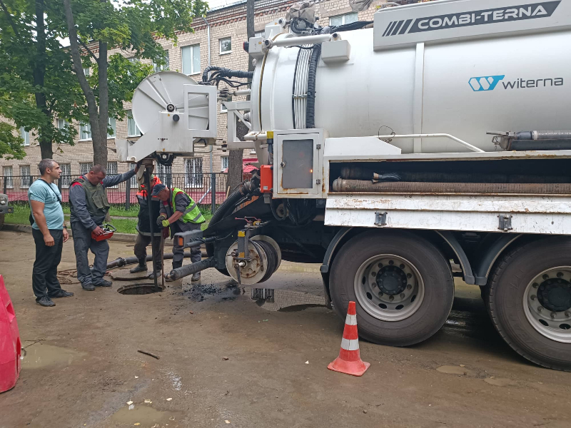 У Київському районі мережі водовідведення готують до роботи в осінньо-зимовий період