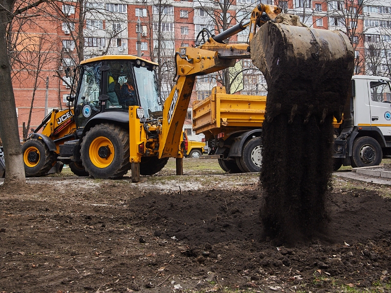 Бригади КП «Харківводоканал» упорядковують території після зими