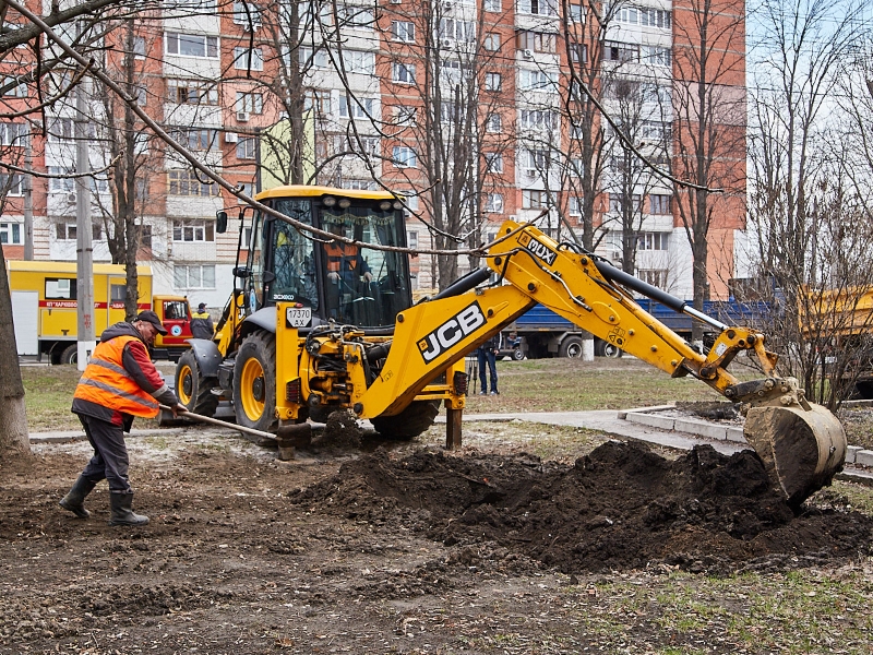 Бригади КП «Харківводоканал» упорядковують території після зими