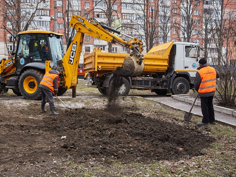 Бригади КП «Харківводоканал» упорядковують території після зими