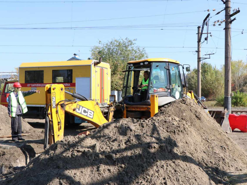 У Основ'янському районі перекладають магістральний водовід