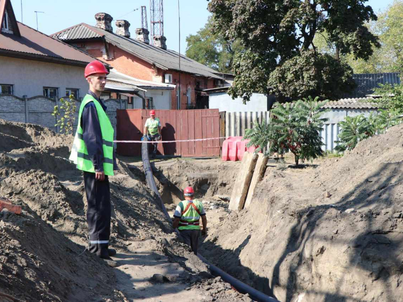У Основ'янському районі перекладають магістральний водовід