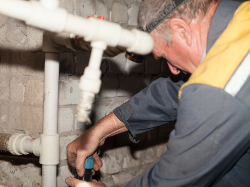 У Холодногірському районі відновлюють внутрішньобудинкові мережі