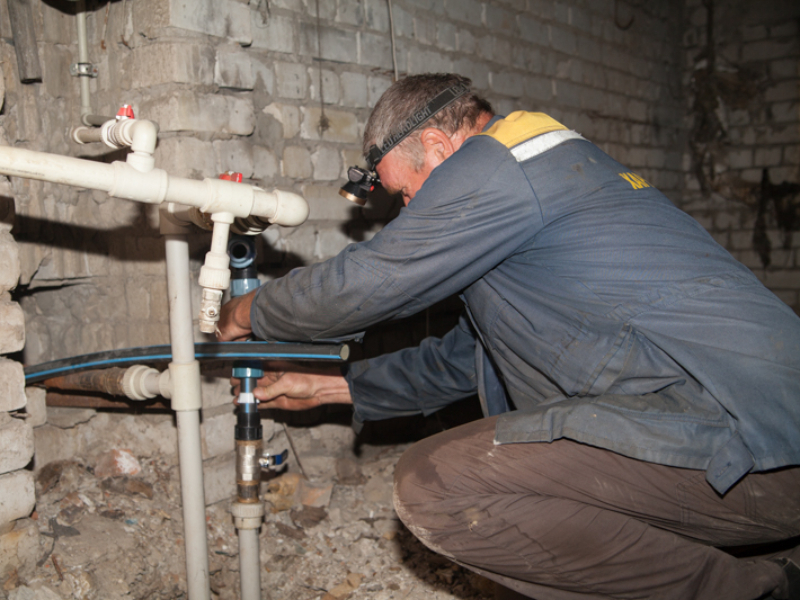 У Холодногірському районі відновлюють внутрішньобудинкові мережі