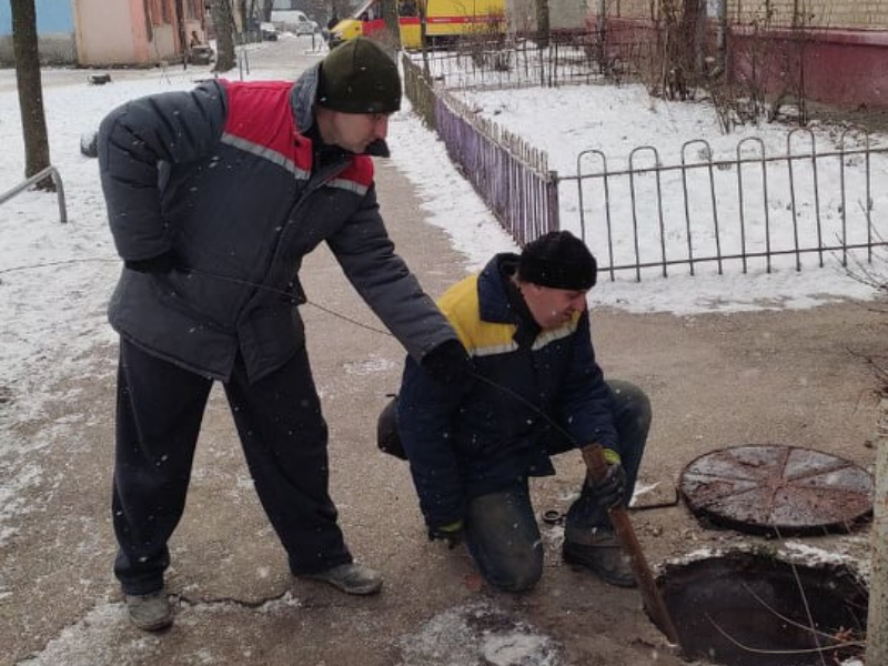 У Індустріальному районі відновлюють внутрішньобудинкові системи