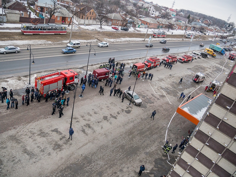 У Харкові пройшли пожежно-тактичні навчання в одному з торгівельно-розважальних центрів