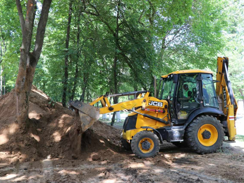 Ремонтники «Харківводоканалу» продовжують відновлювальні роботи на колекторі у Новобаварському районі