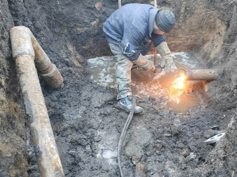 Ремонтники Салтівського району з початку року переклали 1180 м водоводів