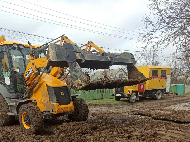 В Індустріальному районі оперативно відновлюють водопостачання