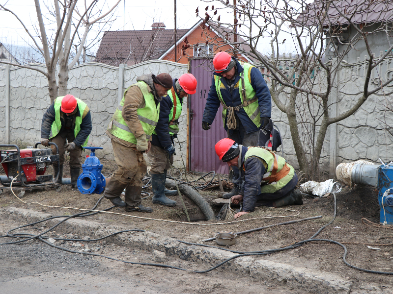 У вихідні ремонтники «Харківводоканалу» ліквідували 15 аварій